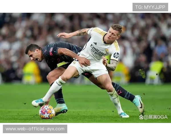 多特布兰特中场插上兜射破门技惊四座：从绿茵到生活的灵感撞击